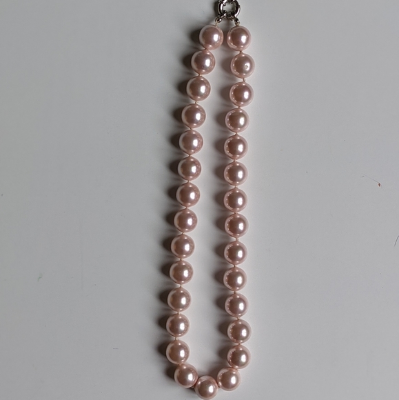 Pink Seashell Pearls Necklace - Picture 4 of 4